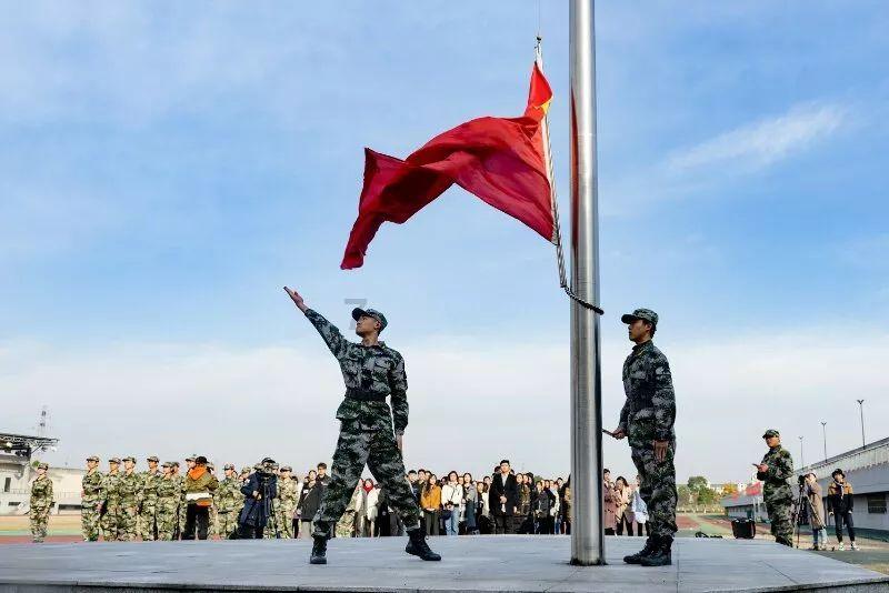 为什么那么多人考取美甲师​证书呢？让我们一起揭开其中的秘密！